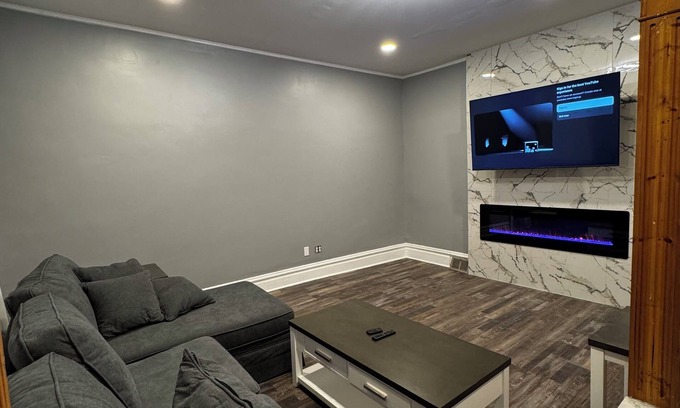 South Side Slopes House | Charming and luxurious 2-bed house in Pittsburgh with AC