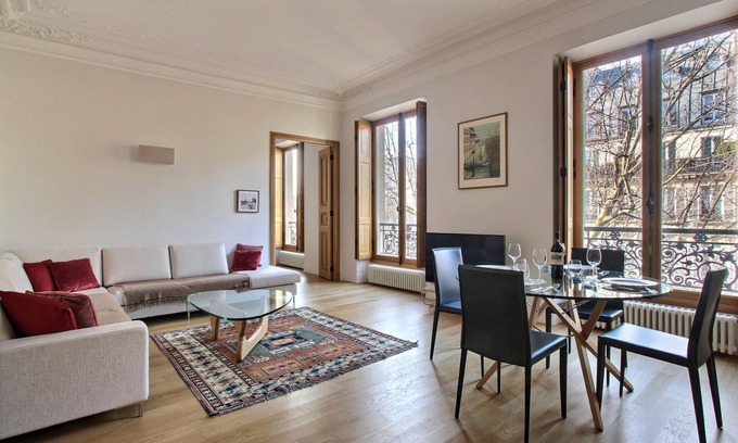 Quartier de la Monnaie Apartment | Charming and quiet 2 BD 2 BTH near Notre Dame, insurance included