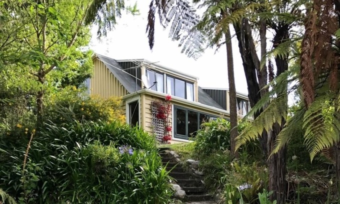 Parapara House | Charming and spacious holiday hideaway with pool