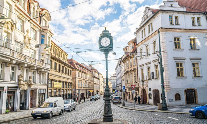 Mala Strana Apartment | Charming Apartment in 400 yr old House, 4 Mins walk from the Charles Bridge