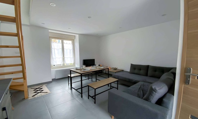 Parigne-lʼEveque Apartment | Charming Apartment Close to the Circuit