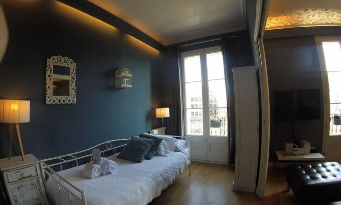 la Vila de Gracia Apartment | Charming Apartment in the Main Street of Barcelona, Close to Downtown and Gracia