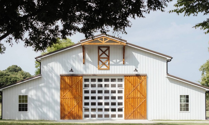 Lebanon House | Charming barndominium on 116 peaceful acres in the hills of TN; sleeps up to 16.