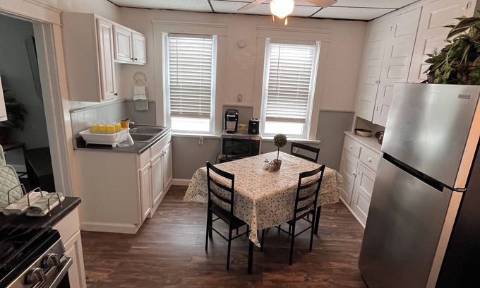 Erie Apartment | Charming Bayfront Retreat: 2-Bedroom Getaway in Erie, PA