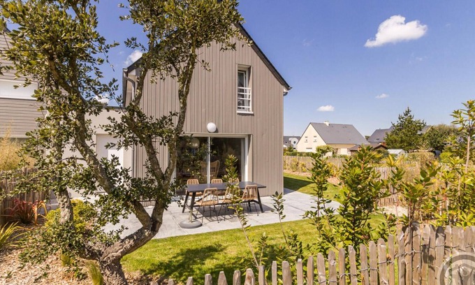 Portbail Cottage | Charming Beach House: Modern Amenities, Enclosed Garden, Close to Portbail and Sandy Beach