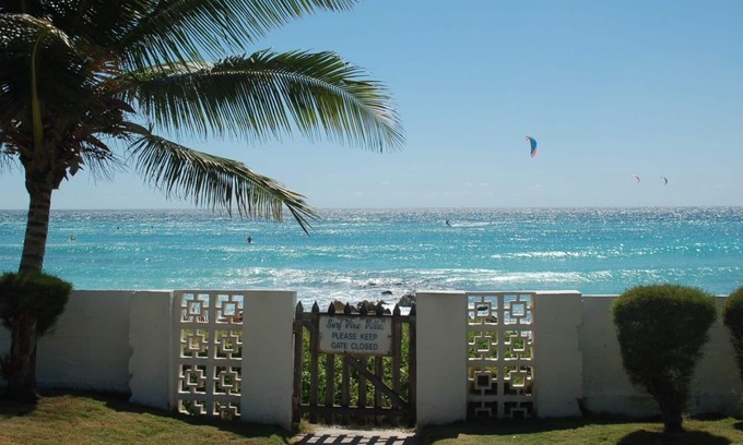 Inch Marlowe Apartment | Charming Beachfront apartment with WiFi in Christ Church