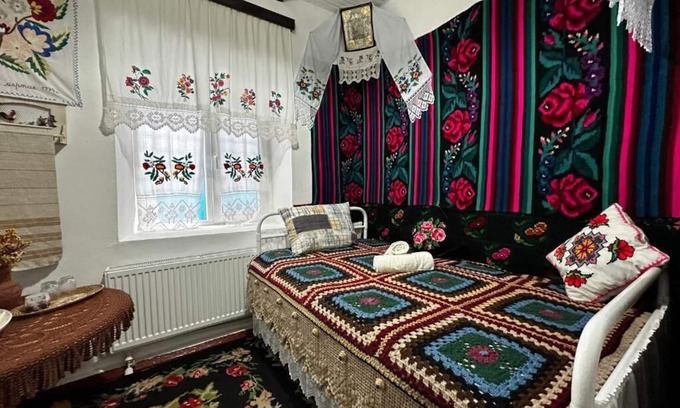 Moldova Bed & Breakfast | Charming bed & breakfast in fabulous Băcioi with WiFi, AC