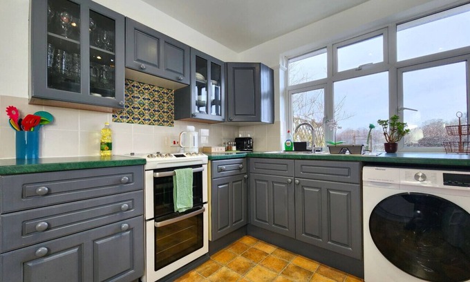 Bladon Cottage | Charming Bungalow, 3Bedroom, Blenheim Palace & Oxford