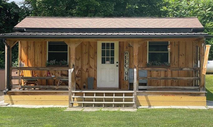 Painted Post Cabin | Charming cabin for 2 near Corning-Watkins Glen NY, quiet, great location.