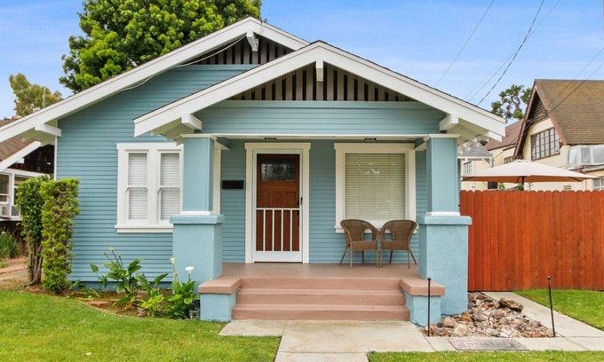 Belmont Heights House | Charming California craftsman house in Belmont heights