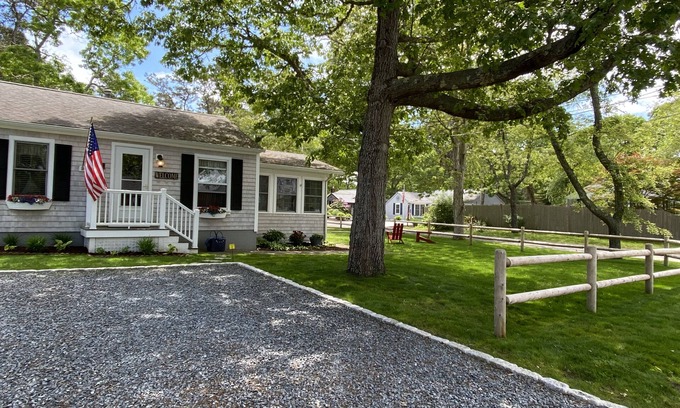 Bass River House | Charming Cape Cod Family Cottage - 5 min walk to beach! BRING FIDO!