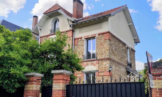 Velizy-Villacoublay House | Charming century-old millstone house. Versailles 15 minutes away, Paris 30 minutes.