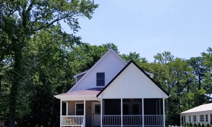 Chincoteague House | Charming Chincoteague getaway, short walk to the fair grounds and pony penning