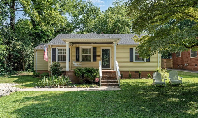Chantilly House | Charming Chantilly, Hip Location near Plaza Midwood & Midtown! Very Walkable!