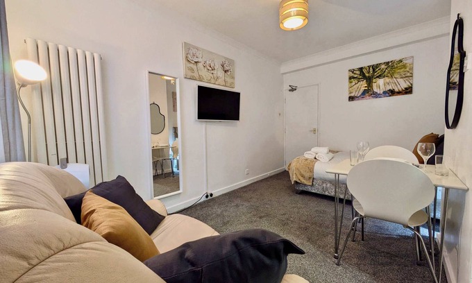 Chelsea Riverside Apartment | Charming Chelsea Studio Near Attractions