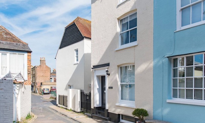 Deal Cottage | Charming coastal cottage, short walk from Deal seafront