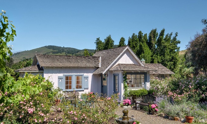 Carmel Cottage | Charming Coastal Cottage Comfortable Living Indoor and Out - 31 Nights Minimum