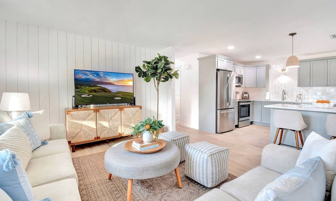 Palm Harbor House | Charming Coastal Home Near Top Rated Beaches - Hot Tub, Fire Pit, Bikes