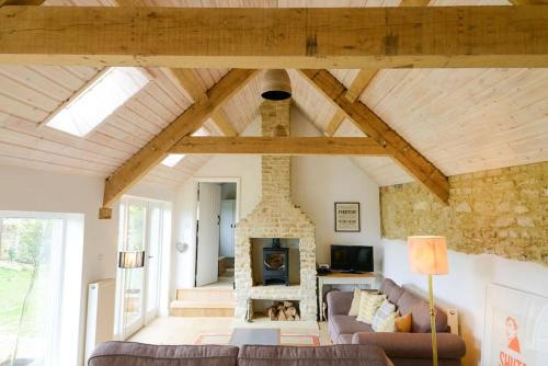 Churchill House | Charming Cotswold Barn, Near Diddly Squat, Soho Farmhouse