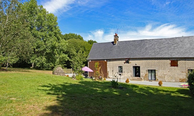 Montaigu-les-Bois Cottage | Charming Cottage with Garden, BBQ, and WiFi in Peaceful Normandy Setting