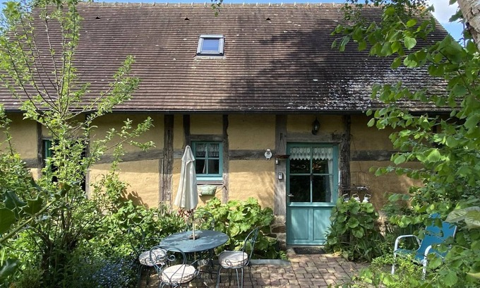 Sainte-Opportune Cottage | Charming Cottage with English Garden, WiFi, and Family Amenities in French Countryside