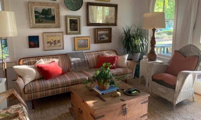 Irvington Cottage | CHARMING COTTAGE, 3 AND FULL 3, KAYAK DOCK, POOL