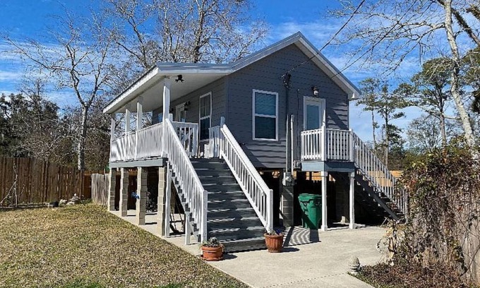 Mandeville Cottage | Charming cottage a block from the Lakefront. Walk to restaurants and shopping.