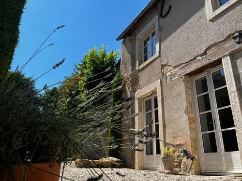 Mont-Saint-Jean House | Charming Cottage in Chateau les Roches gardens