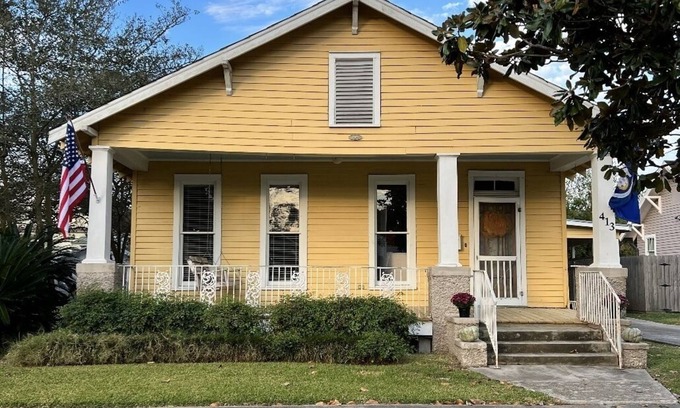 Crowley House | Charming cottage in downtown historic district