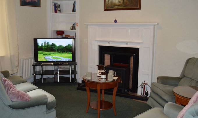 Pittencrieff Cottage | Charming Cottage in Historic Dunfermline, close to several Outlander Locations