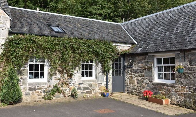 Loch Tay Cottage | Charming Cottage In Historic Arts And Crafts Village