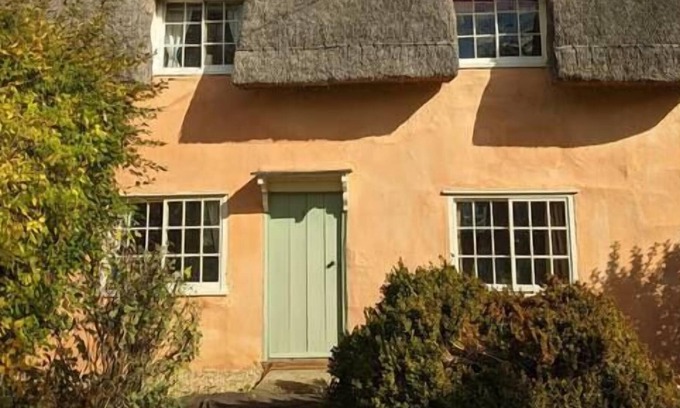 Riseley Cottage | Charming Cottage in the English Countryside