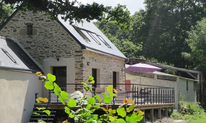 Goulien Cottage | Charming cottage in the framework of an old mill in the countryside