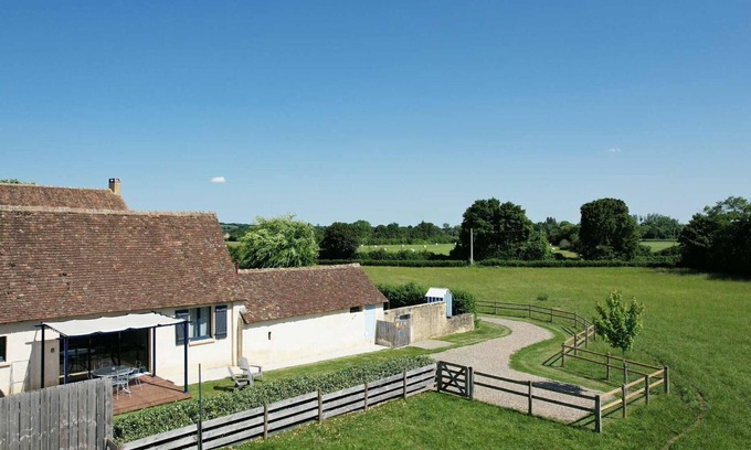 Montbizot Cottage | Charming Cottage Near Le Mans: Cozy Interior, Private Garden, and Modern Amenities