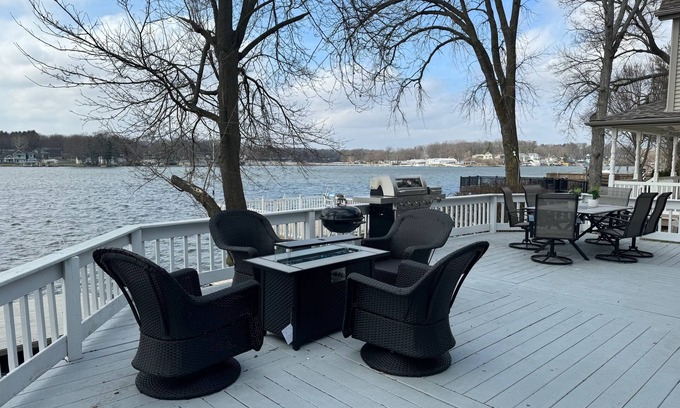 Monticello House | Charming Cottage on Lake Shafer-optional Pontoon! Screened gazebo and swim deck!