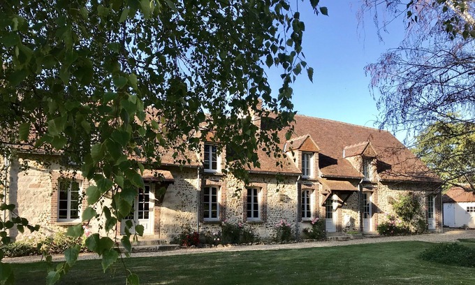 Courtenay Villa | Charming cottage, sleeps 12, nestled in 3.7 hectares of greenery