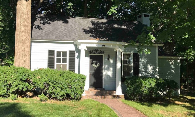 Columbia Cottage | Charming Cottage w/KING Bed - 1m To Downtown!