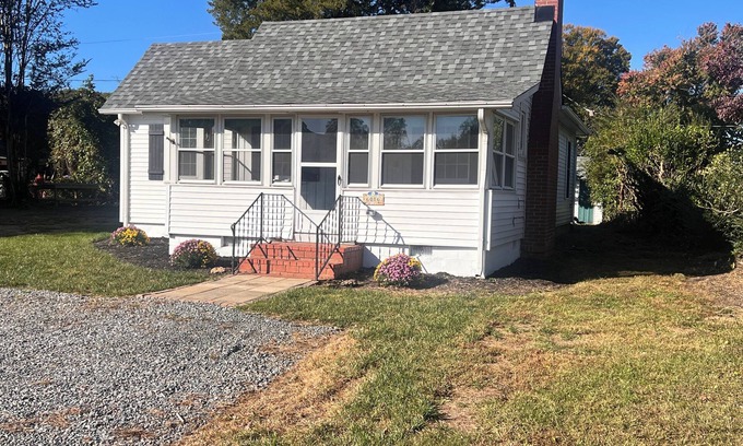 Fairview Beach Cottage | Charming Cottage with Potomac River Views