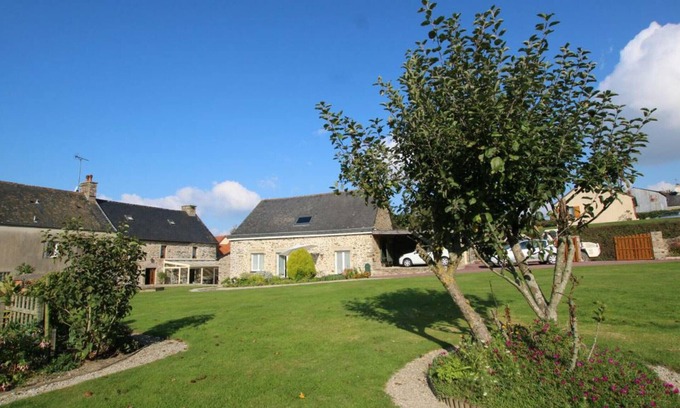 Baubigny Cottage | Charming Cottage with Sauna, Game Room, and Garden near the Coast