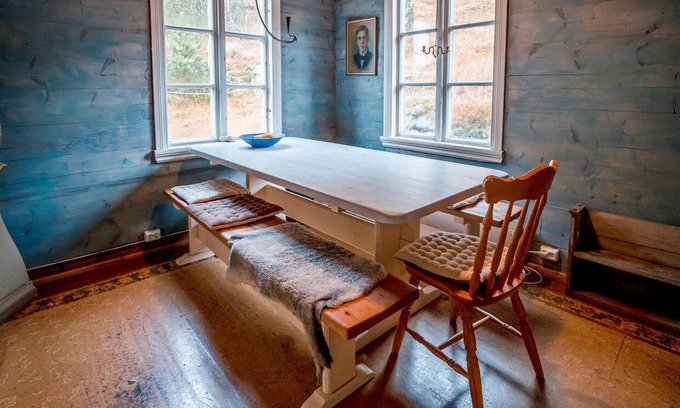 Kvinesdal House | Charming cottage with lake view.