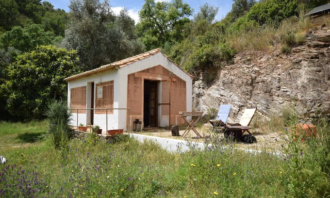 Troviscais Cottage | Charming Cottage with Garden