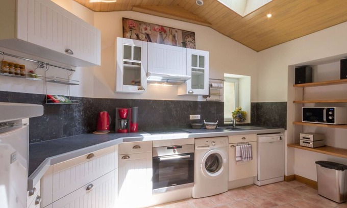 La Haie-Fouassiere Cottage | Charming Countryside Home with Garden near Nantes and Clisson