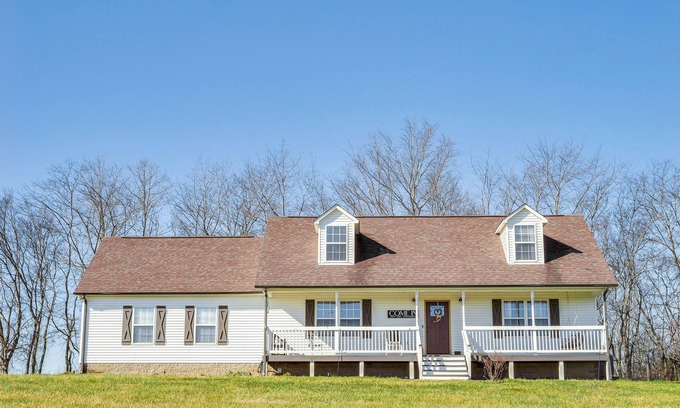 Kedron House | Charming Country Home w/Deck - 20 Mi to Franklin