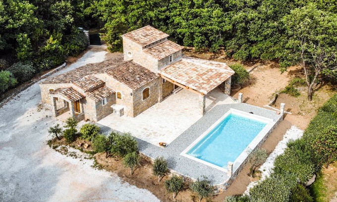 Neoules House | Charming country house in Provence, perfect for families