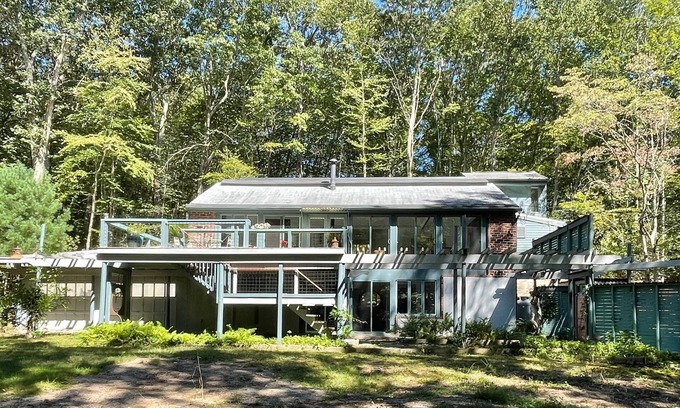 Clinton House | Charming country retreat. Minutes away from the beach. A perfect getaway!