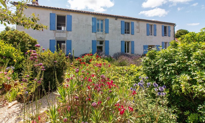 Macqueville House | Charming countryside retreat with saltwater pool