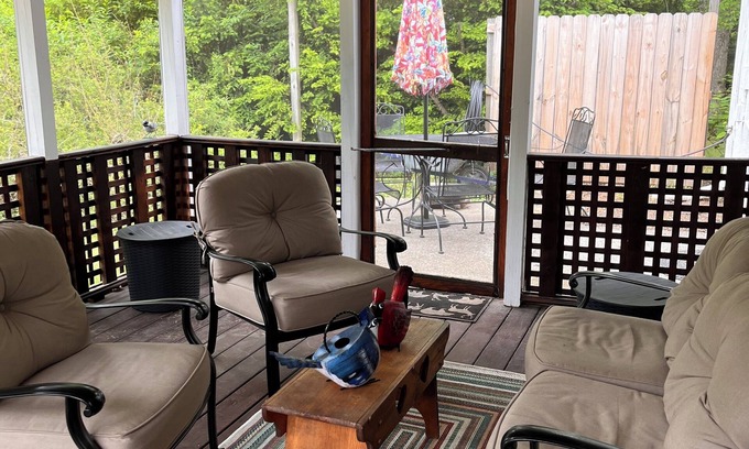 Kearneysville Cottage | Charming county cottage private secure setting. Close to Harpers Ferry