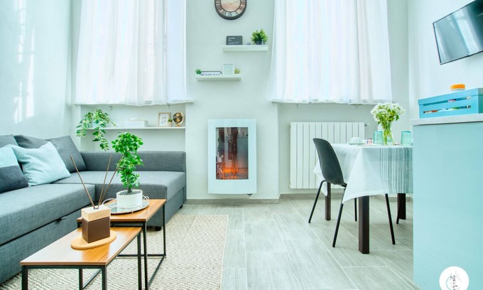 Parabiago Apartment | Charming courtyard house just two train stops from RHO-FIERA