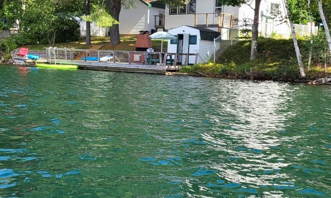 Val-des-Bois Cottage | Charming Cozy Waterfront Cottage