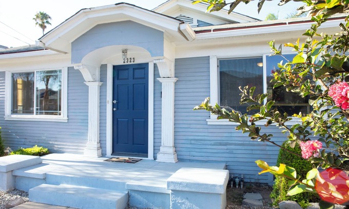 Eastside House | Charming Craftsman House - 3 Bedrooms With Parking - By Beach, Shops & Retro Row